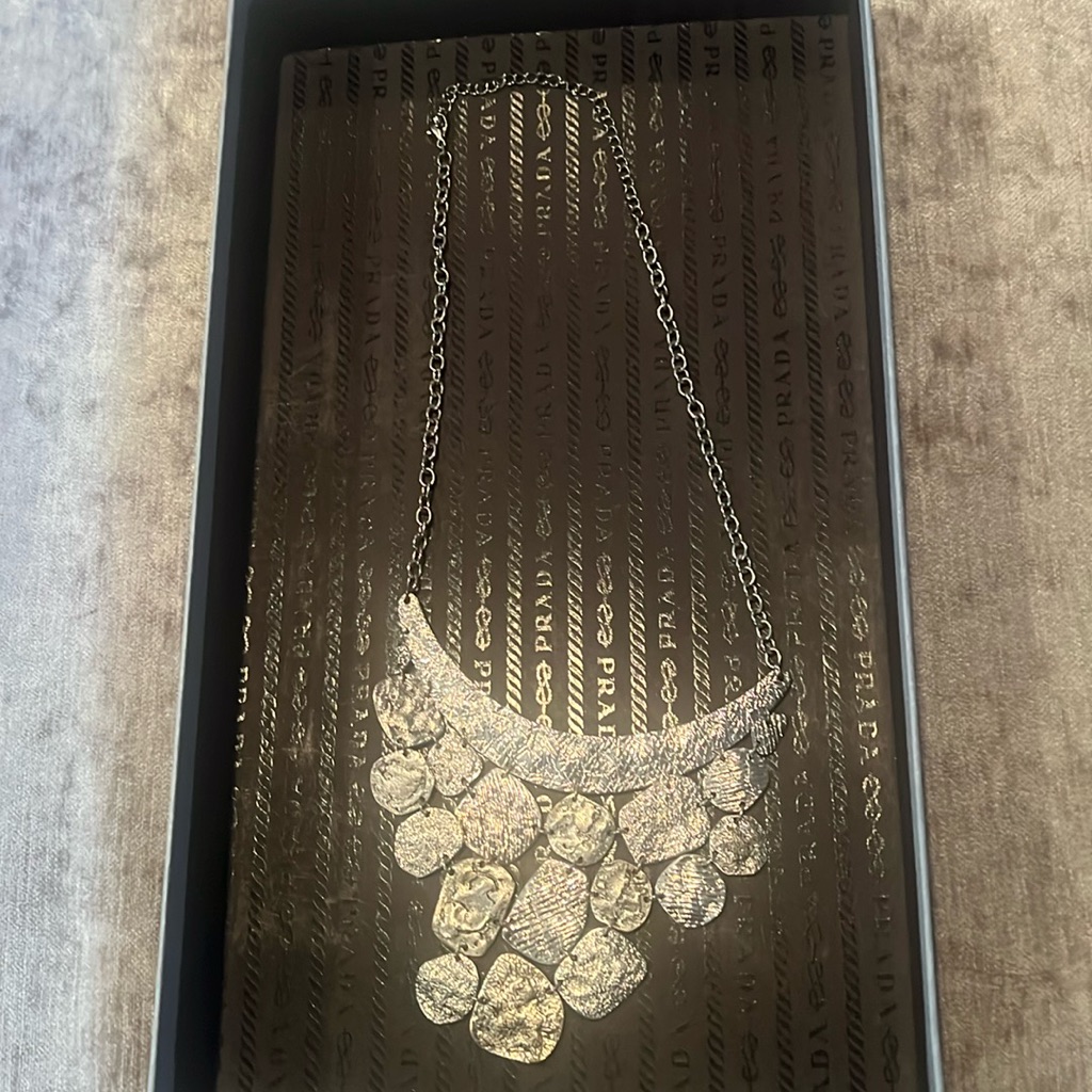 Gorgeous Silver Tone Necklace - Statement Piece 35$